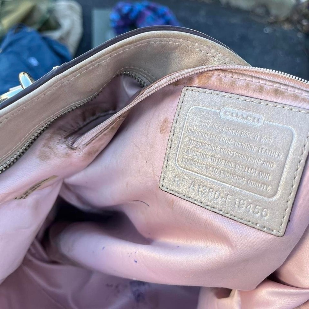 y2k 2000s Coach Gold Leather Shoulder bag / Hand bag ౨ৎ ⊹ ‧₊˚ - Picture 5 of 5